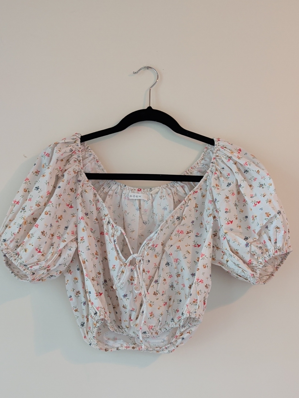 Doen Cream Floral Puff-Sleeve Crop Top